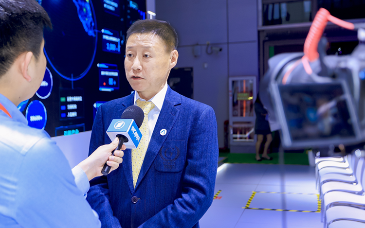 人力资源公司凯发k8旗舰国际高级副总裁段立新接受媒体采访